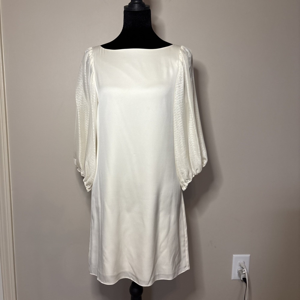 Alice + Olivia Ivory Silk Dress 3/4 Sleeve Lined Keyhole Back Size Small FLAWED